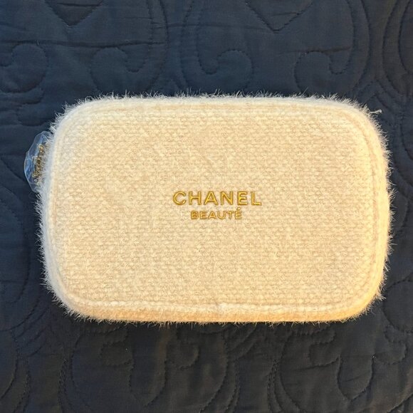 NEW CHANEL 3-Pc. Ultimate Allure Makeup Set w/ White Pouch, Lipstick and Mascara - Picture 8 of 11